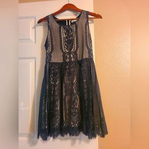 Black Lace Sleeveless Dress